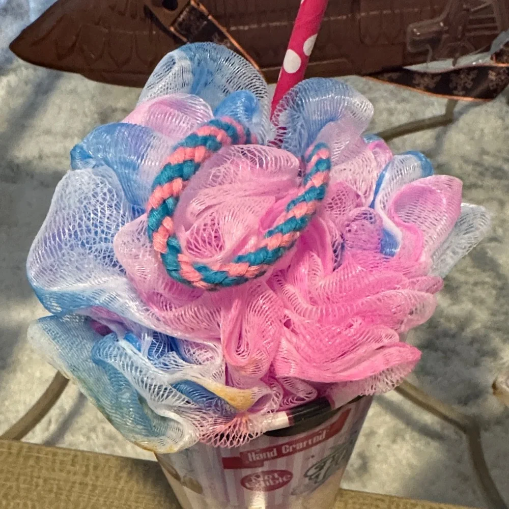 Fizzy Bath Shake - Cotton Candy 6 Bath Bombs Pink & Blue with Loofa